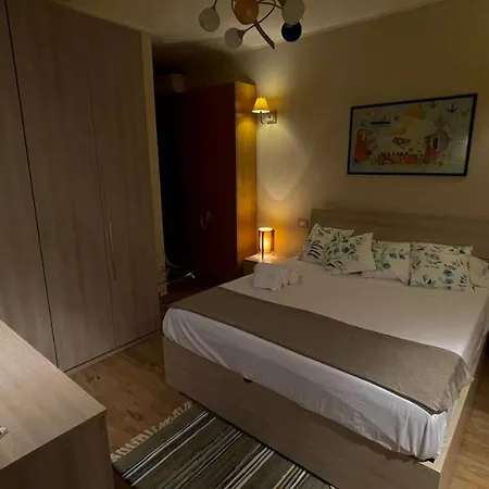 Frank Host Lux , Metro A A 50 M, Simple Check-in Con Codice A Qualsiasi Orario Rome