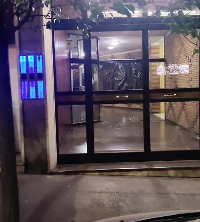 Apartment Frank Host Lux , Metro A A 50 M, Simple Check-in Con Codice A Qualsiasi Orario *