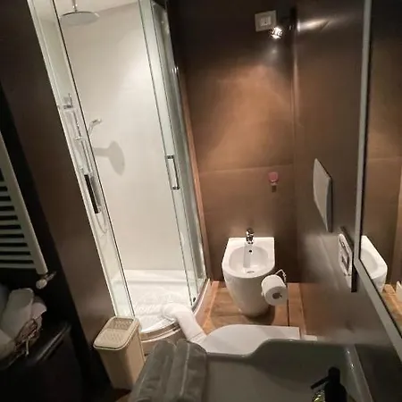 Frank Host Lux , Metro A A 50 M, Simple Check-in Con Codice A Qualsiasi Orario Rome