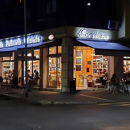 Frank Host Lux , Metro A A 50 M, Simple Check-in Con Codice A Qualsiasi Orario * Rome